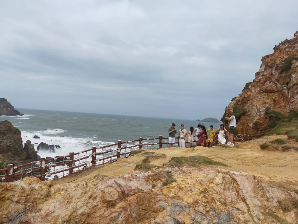 Lập 2 tổ quản lý, vận hành điểm du lịch Eo Gió ảnh 2