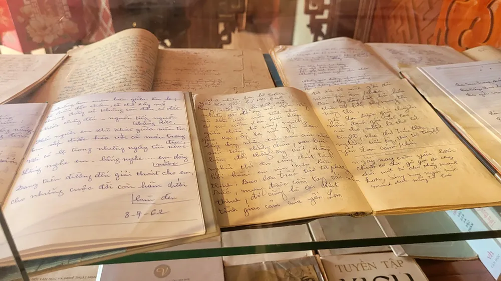 Bút tích của thi sĩ Yến Lan vẫn còn được lưu giữ nguyên vẹn