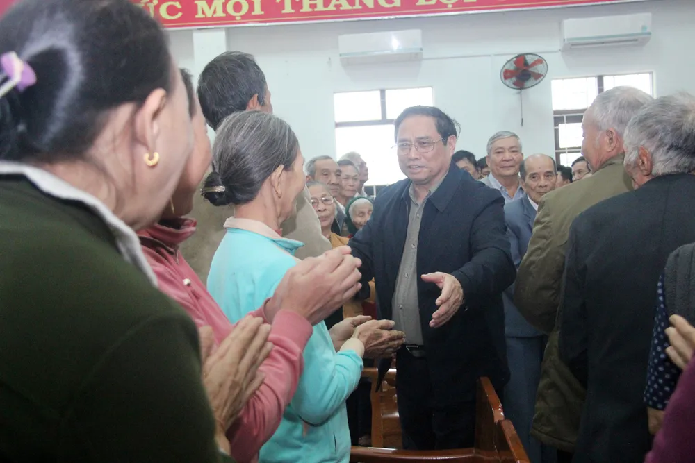 Thủ tướng hỏi thăm, động viên người dân ảnh hưởng vùng dự án cao tốc