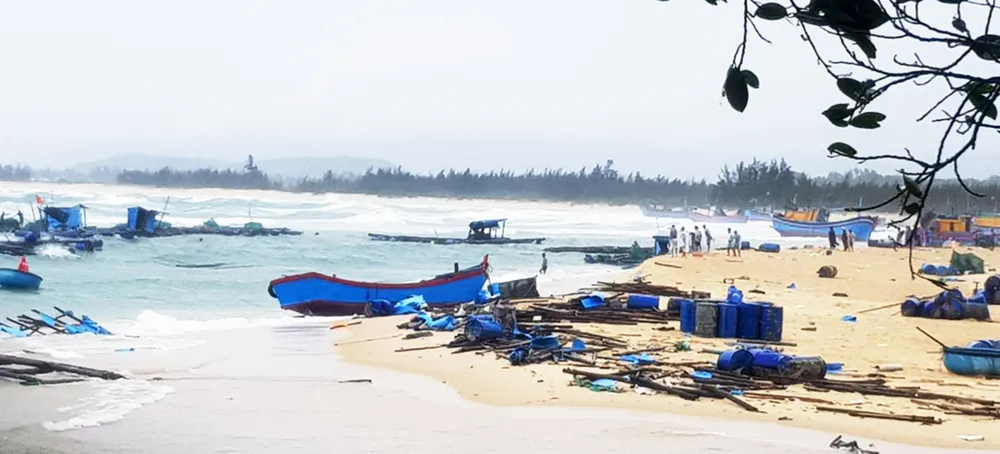 Triều cường dị thường cuối tháng 3-2022 tàn phá tan hoang bờ biển Phú Yên Triều cường dị thường cuối tháng 3-2022 tàn phá tan hoang bờ biển Phú Yên