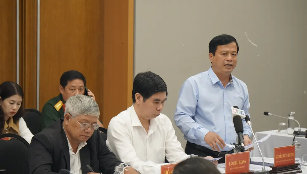 Lãnh đạo UBND tỉnh Bình Định trình bày tại buổi làm việc