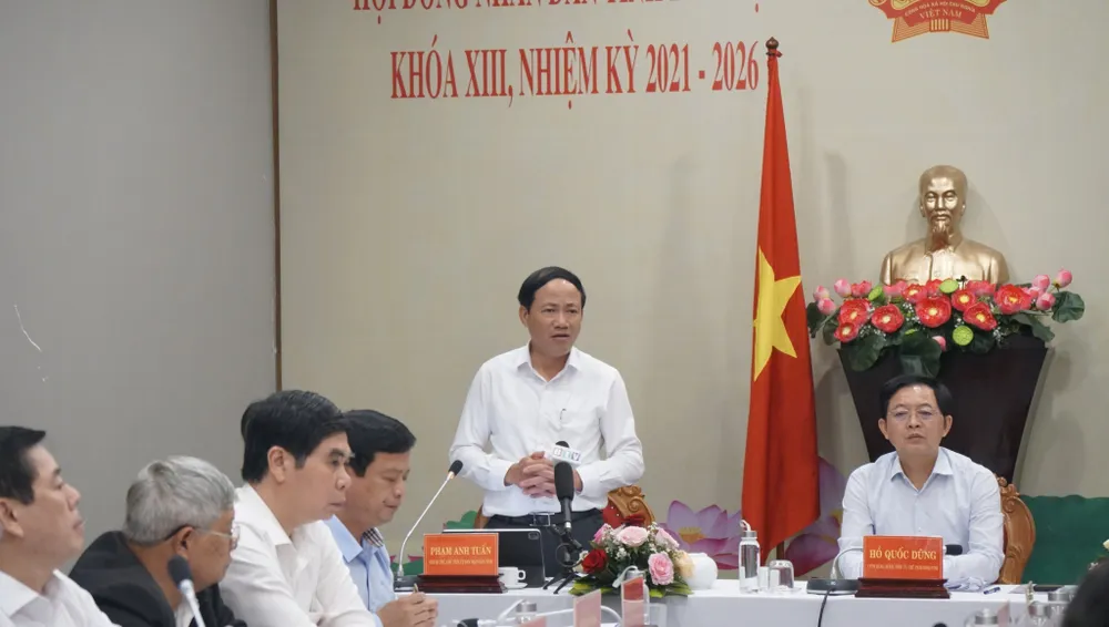 Ông Phạm Anh Tuấn trình bày tại buổi làm việc