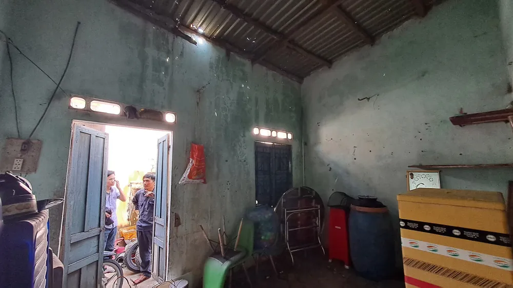 Bên trong căn nhà xuống cấp trầm trọng của anh Hải