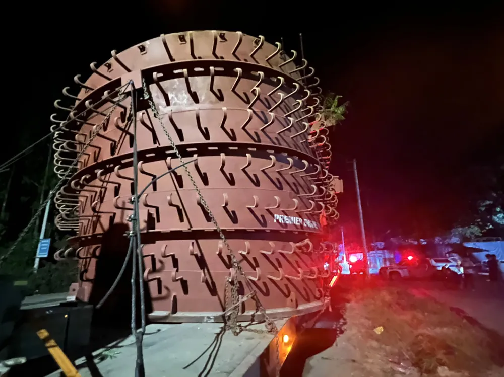 Kiện thiết bị điện siêu trường vận chuyển sai với giấy phép trên QL19