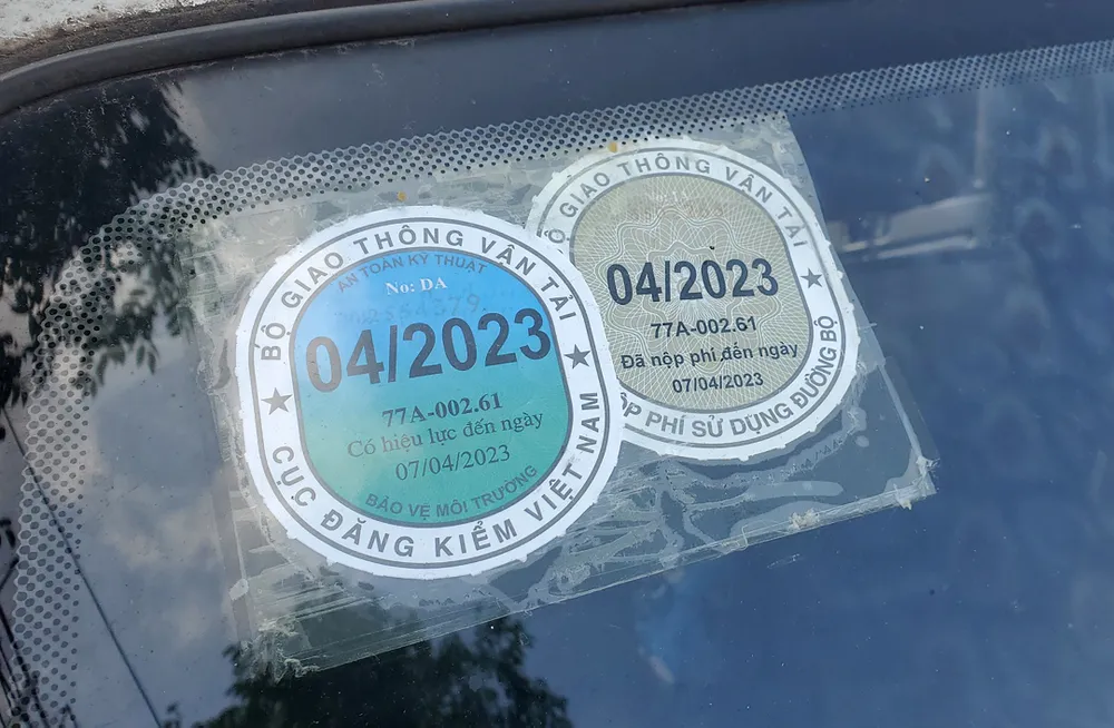 Phù hiệu đăng kiểm đã hết hạn từ 7-4-2023