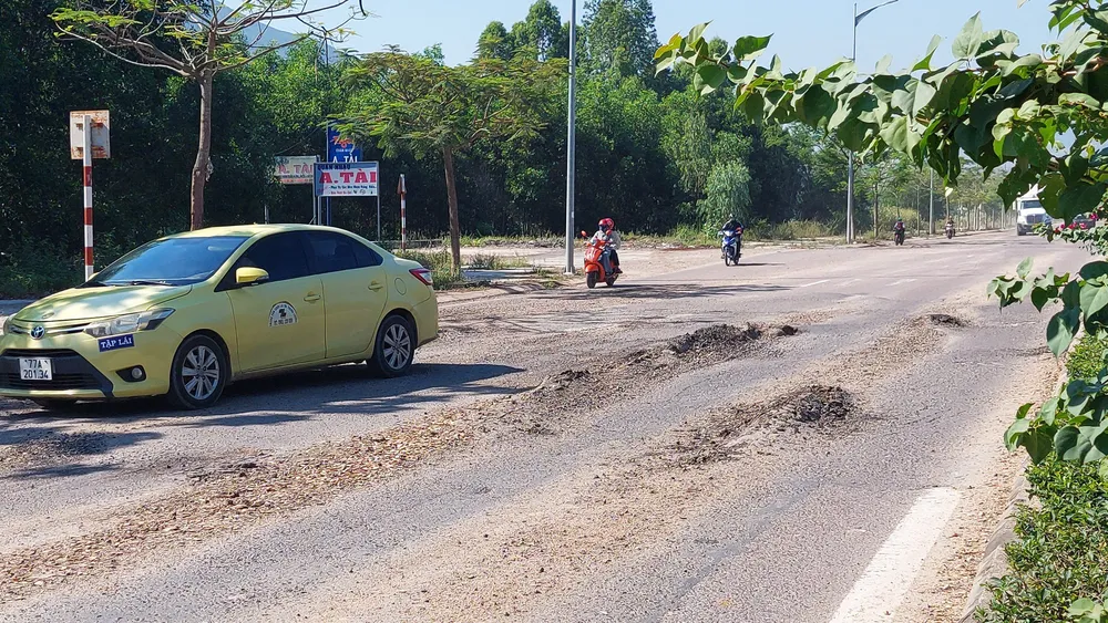 Tuyến đường ĐT.638 bị hư hỏng nặng Tuyến đường ĐT.638 bị hư hỏng nặng