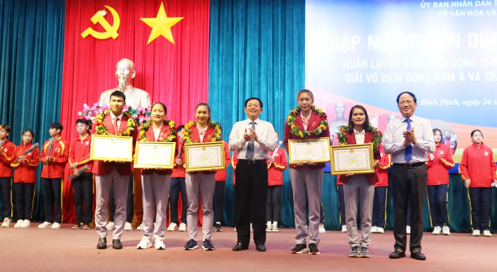 Lãnh đạo tỉnh Bình Định biểu dương, khen thưởng các vận động viên xuất sắc
