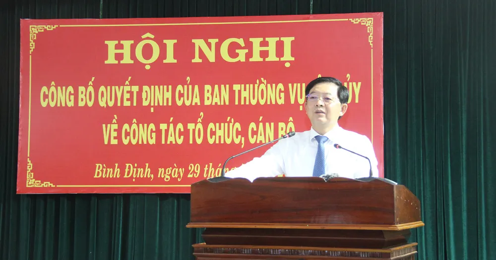 Bí thư Tỉnh ủy Bình Định Hồ Quốc Dũng phát biểu tại hội nghị
