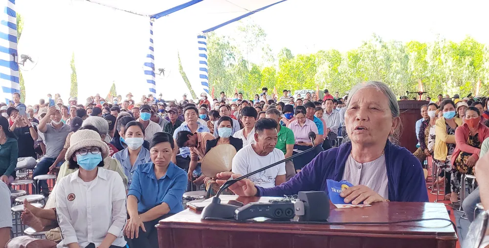 Bà Võ Thị Hương nêu ý kiến