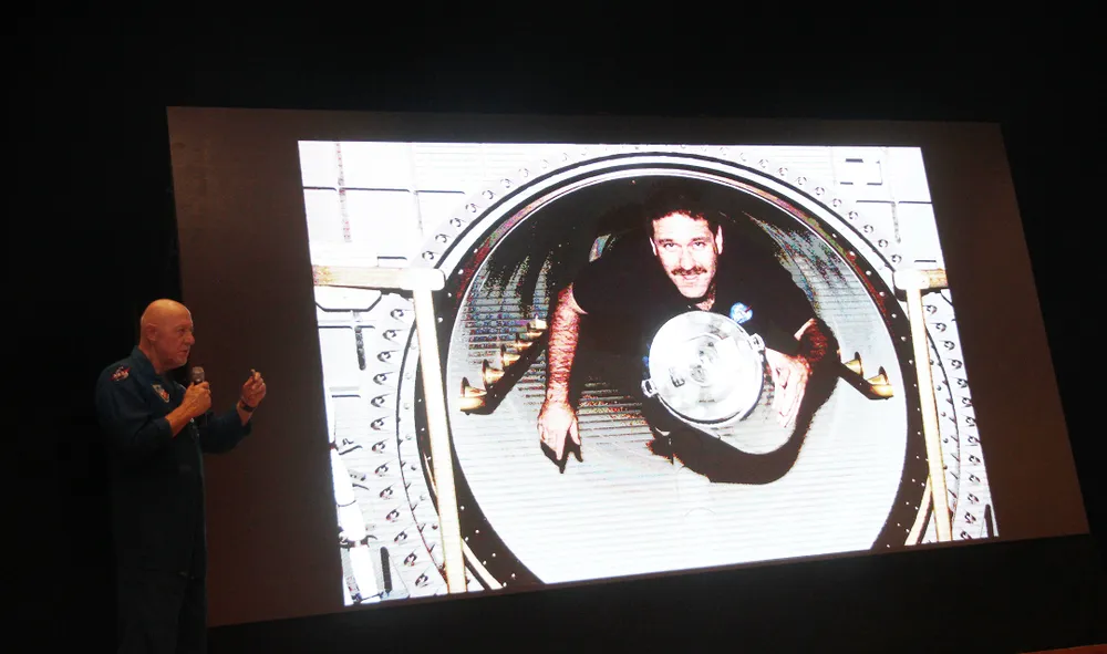 Hình ảnh công việc không gian chia sẻ từ cựu phi hành gia NASA