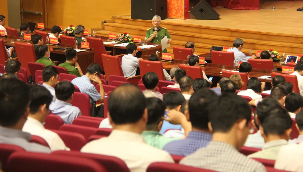 Đại tá Lê Hồng Thái trả lời lại các ý kiến kiến nghị của các đại diện DN