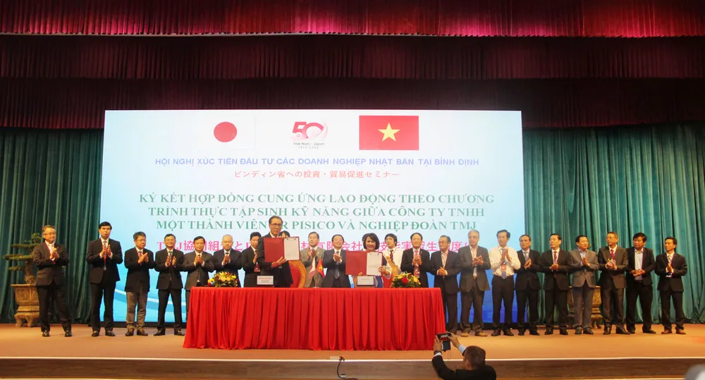 Các bên ký kết hợp tác tại hội nghị