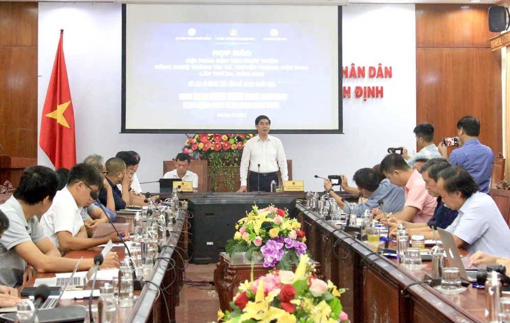 Ông Lâm Hải Giang, Phó Chủ tịch UBND tỉnh Bình Định thông tin tại họp báo