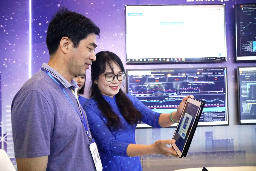 Nhiều tập đoàn công nghệ, viễn thông triển lãm sản phẩm tại hội thảo