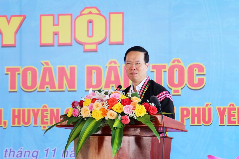 Chủ tịch nước Võ Văn Thưởng nói chuyện với người dân miền núi xã Suối Trai Chủ tịch nước Võ Văn Thưởng nói chuyện với người dân miền núi xã Suối Trai