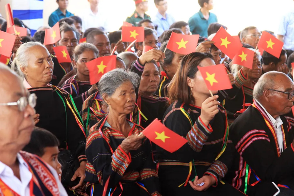 Bà con dân tộc Ê Đê tại Ngày hội Đại đoàn kết toàn dân tộc Bà con dân tộc Ê Đê tại Ngày hội Đại đoàn kết toàn dân tộc