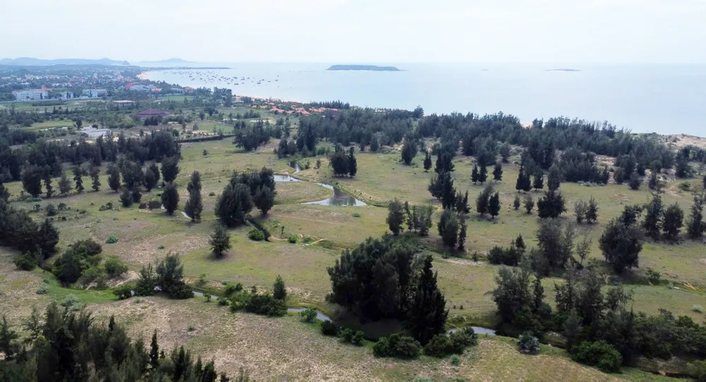 Khu du lịch liên hợp cao cấp New City Việt Nam vốn ban đầu hơn 4,3 tỷ USD nay vật vã đầu tư teo tóp, bỏ hoang đất đai mặt biển ở TP Tuy Hòa, huyện Tuy An (tỉnh Phú Yên)