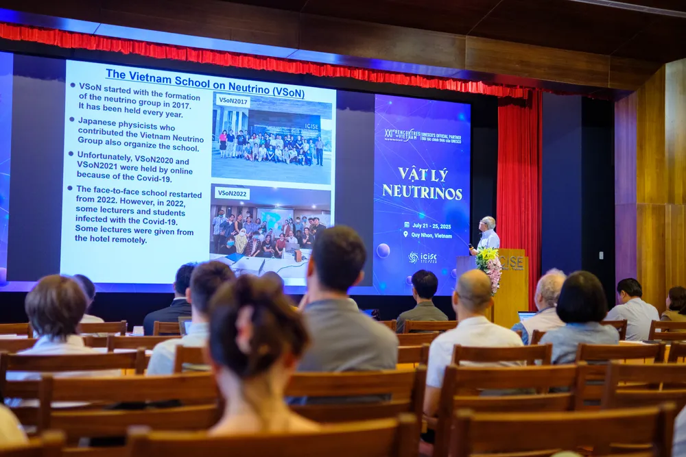 Neutrino Physics-8311.jpg