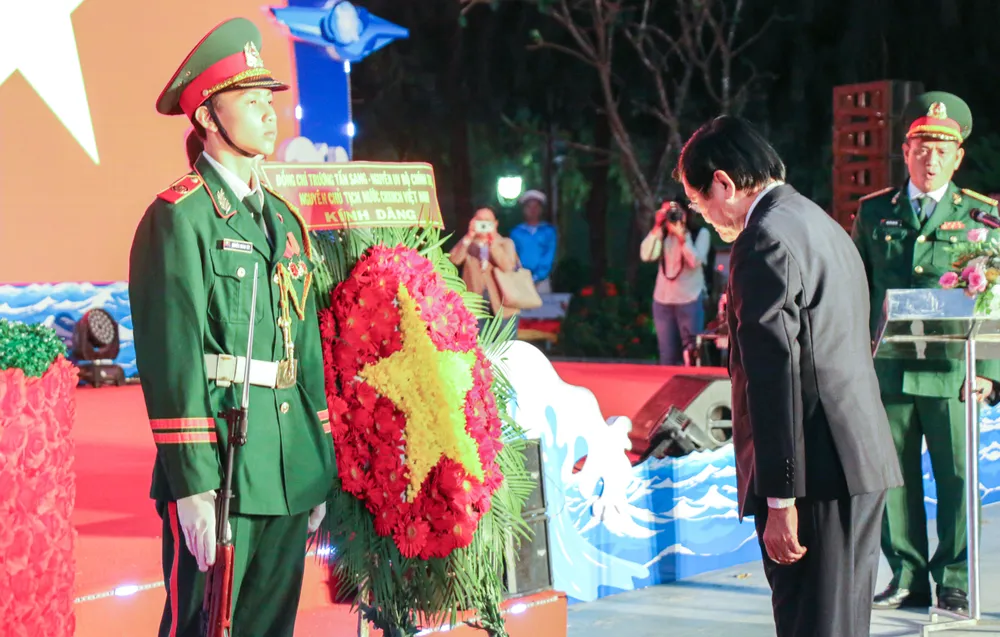 Nguyên Chủ tịch nước Trương Tấn Sang đến thắp nhang, tưởng niệm tại Khu tưởng niệm Gạc Ma