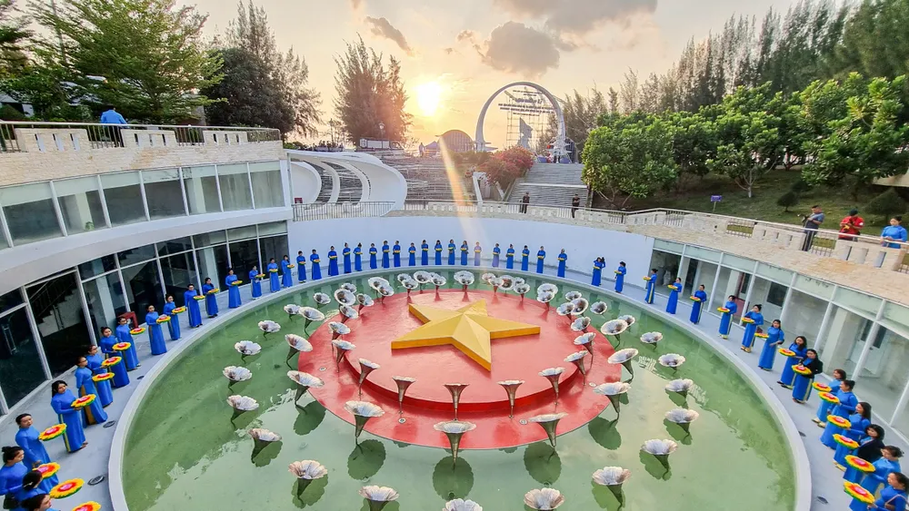 Lễ thả hoa đăng tưởng nhớ các chiến sĩ Gạc Ma