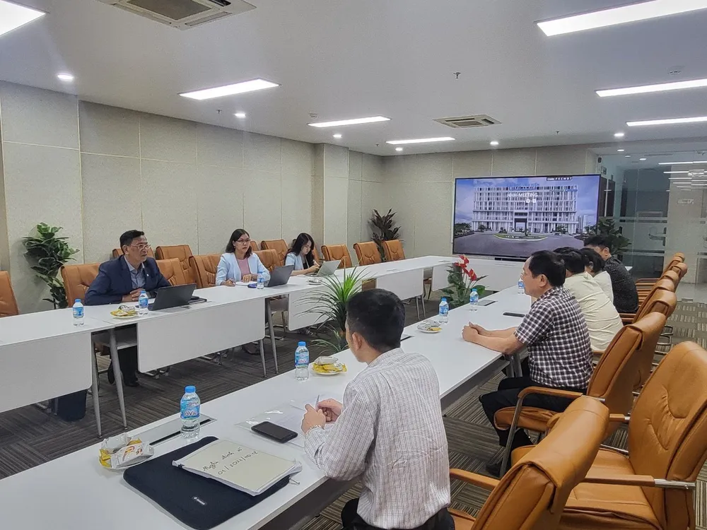 Đoàn công tác gồm lãnh đạo Sở Công thương, Cục Thuế tỉnh Lâm Đồng làm việc với các công ty cung cấp xăng dầu tại TPHCM. Ảnh: CTV