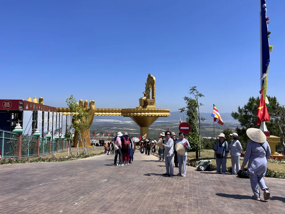 Nhiều du khách đến đành quay về vì nhầm tưởng đây là chùa