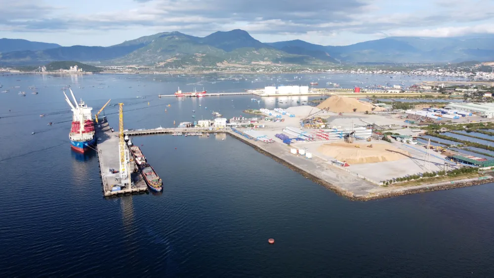 Một góc vịnh Cam Ranh, nơi thực hiện dự án. Ảnh: LÊ KIÊN