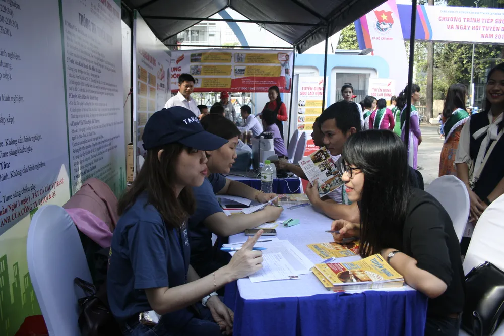 Nhiều cơ hội việc làm cho người lao động trong Ngày hội tuyển dụng 2018 ảnh 2