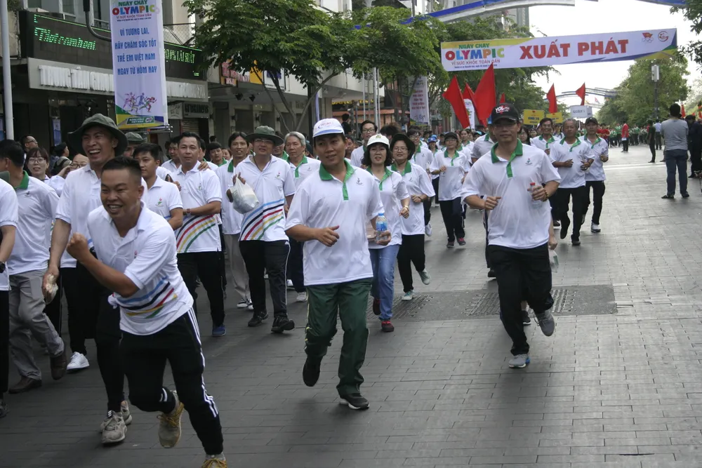 Gần 10.000 người hào hứng tham gia Ngày chạy Olympic vì sức khỏe toàn dân 2018 ảnh 1