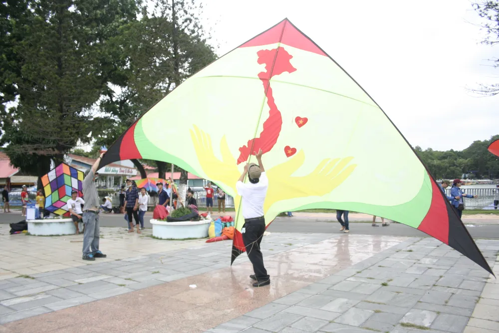Rực rỡ những cánh diều hè ảnh 4