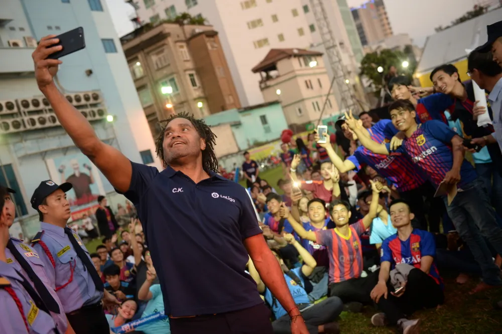 Xem “Siêu kinh điển” cùng danh thủ Karembeu ảnh 2