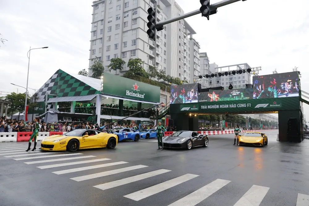 Hàng vạn người hâm mộ trải nghiệm F1 tại Việt Nam ảnh 3