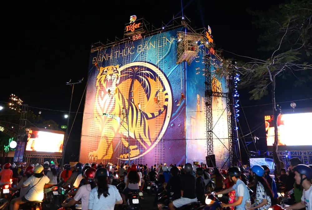 Bức tường Tiger tại Cần Thơ cán mốc 100.000 người tham gia ảnh 1