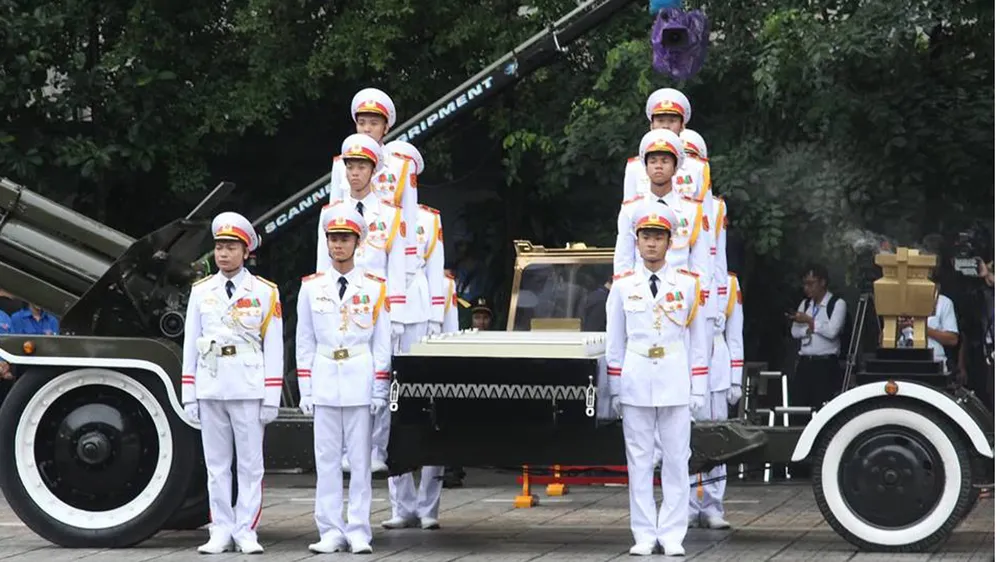 Xúc động tiễn đưa Chủ tịch nước Trần Đại Quang về nơi an nghỉ cuối cùng ảnh 53