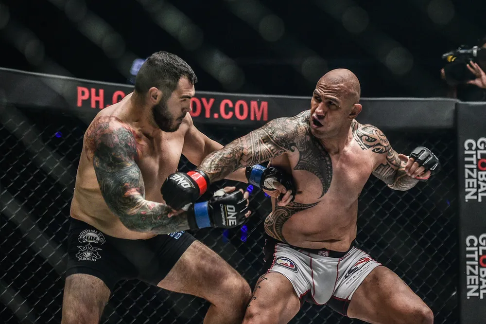 Brandon Vera hạ knock-out Mauro Cerilli bảo vệ thành công ngôi vô địch thế giới hạng nặng ảnh 1