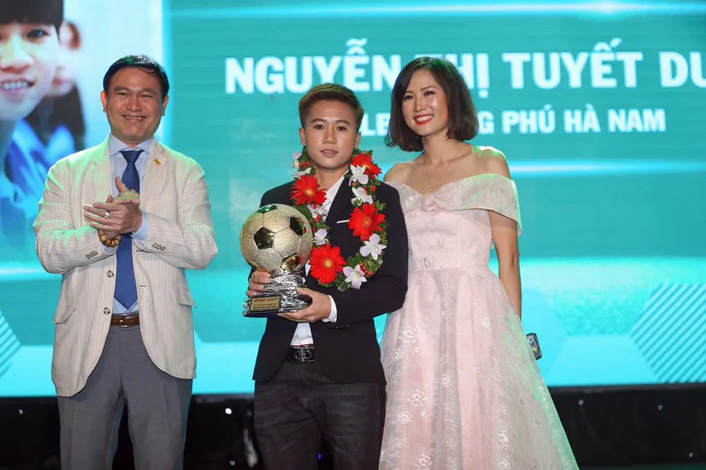 Quang Hải và Tuyết Dung đoạt Quả bóng Vàng Việt Nam 2018 ảnh 11