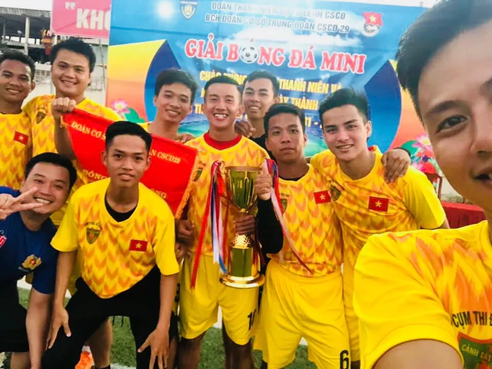 Liên quân cơ quan, đội đặc nhiệm - nghi lễ đăng quang giải bóng đá mừng ngày thành lập Đoàn ảnh 3