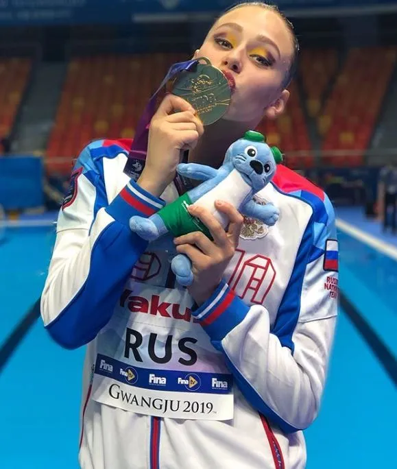 “Búp bê Nga” Varvara Subbotina đáp lại clip khoe giữ thăng bằng của VĐV Katie Ledecky ảnh 3