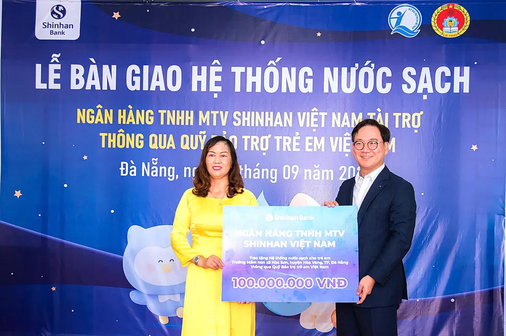 Ngân hàng Shinhan Việt Nam trao hệ thống nước sạch tặng Trường Mầm non Hòa Sơn, huyện Hòa Vang, TP Đà Nẵng