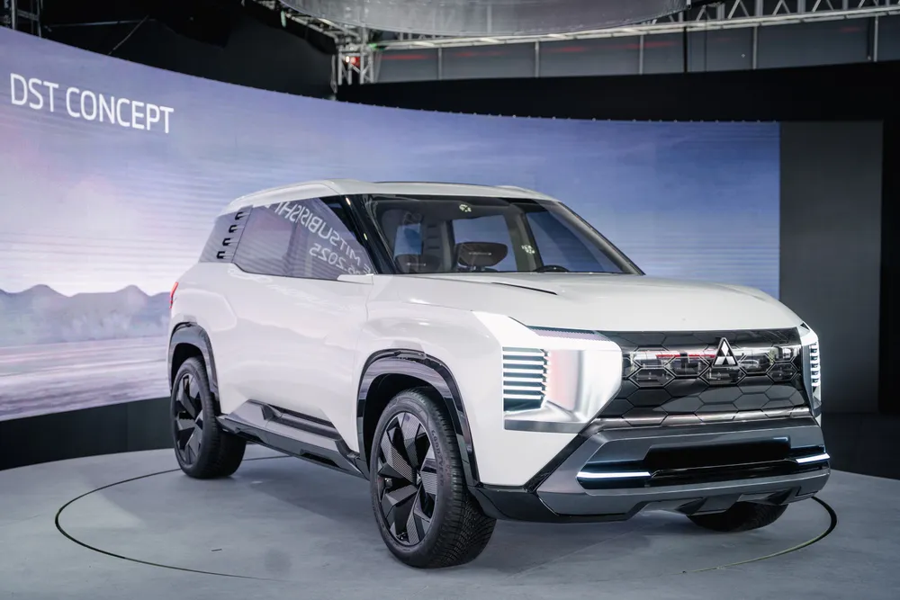 Mitsubishi DST Concept được trình làng