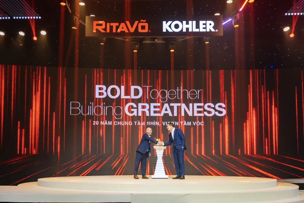 Ông Võ Mậu Quốc Triển, Chủ tịch Tập đoàn Rita Võ và ông David Kohler, Chủ tịch kiêm Giám đốc Điều hành Tập đoàn Kohler, tại lễ kỷ niệm