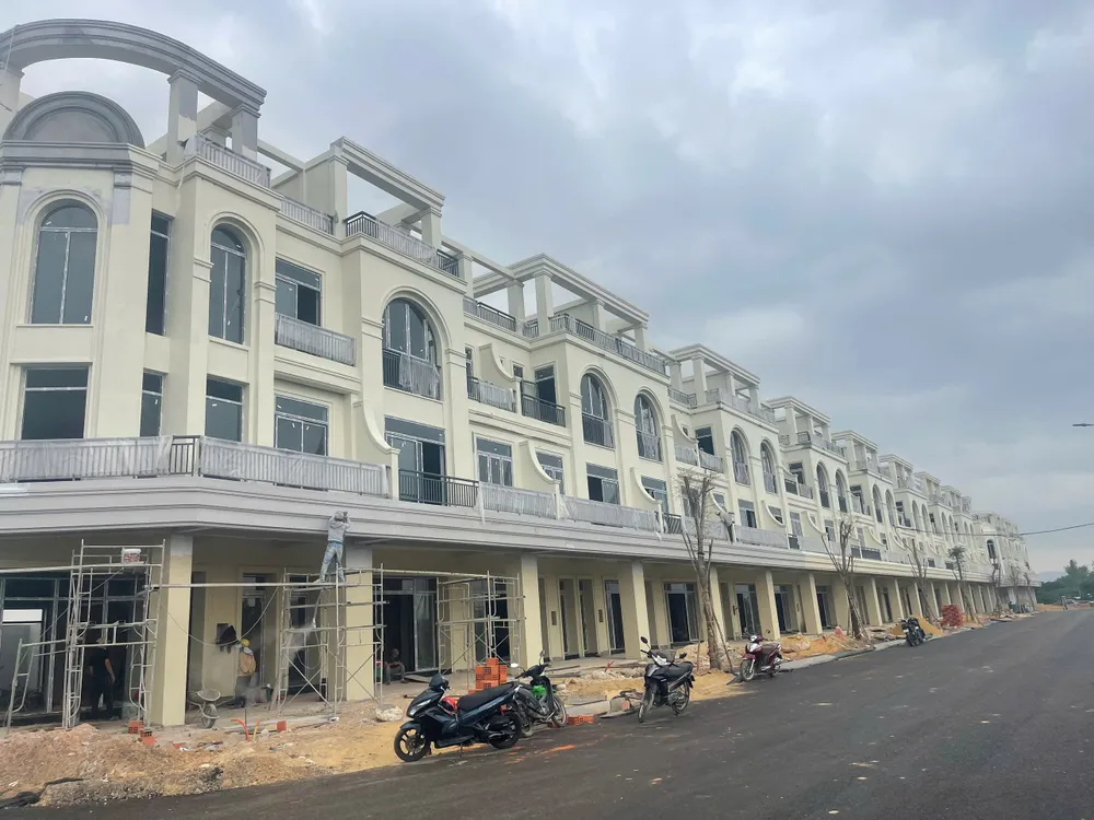 hoàn thiện dãy nhà xây sẵn.jpg