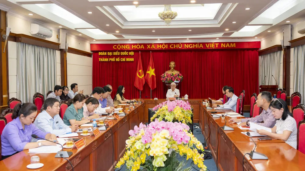 Đồng chí Nguyễn Văn Lợi, Ủy viên Ban chấp hành Trung ương Đảng, Trưởng Đoàn đại biểu Quốc hội TPHCM chủ trì buổi tiếp công dân.jpg