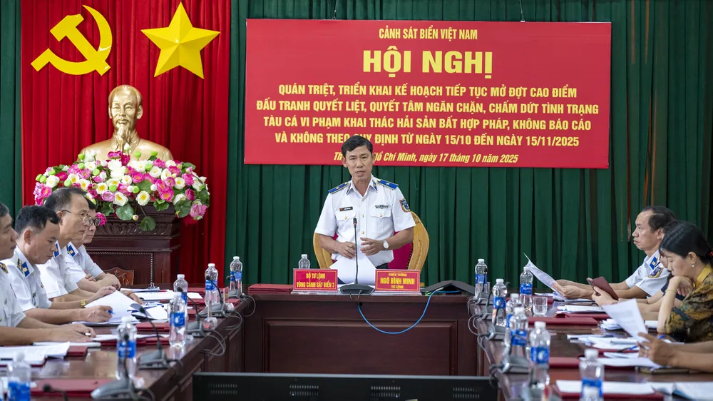 Thiếu tướng Ngô Bình Minh, chủ trì và phát biểu tham luận tại điểm cầu BTL Vùng Cánh sát biển 3, phường Phước Thắng, TPHCM 2.jpg