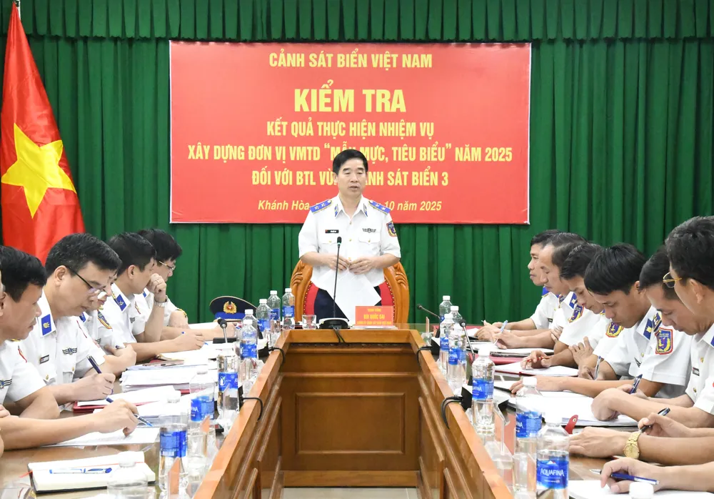 Trung tướng Bùi Quốc Oai, Bí Thư Đảng ủy, Chính ủy Cảnh sát biển phát biểu kết luận kiểm tra.JPG