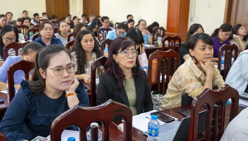 Cán bộ, đảng viên phường Bến Thành tham gia học tập, nghiên cứu chuyên đề nghiệp vụ văn thư lưu trữ 1.jpg