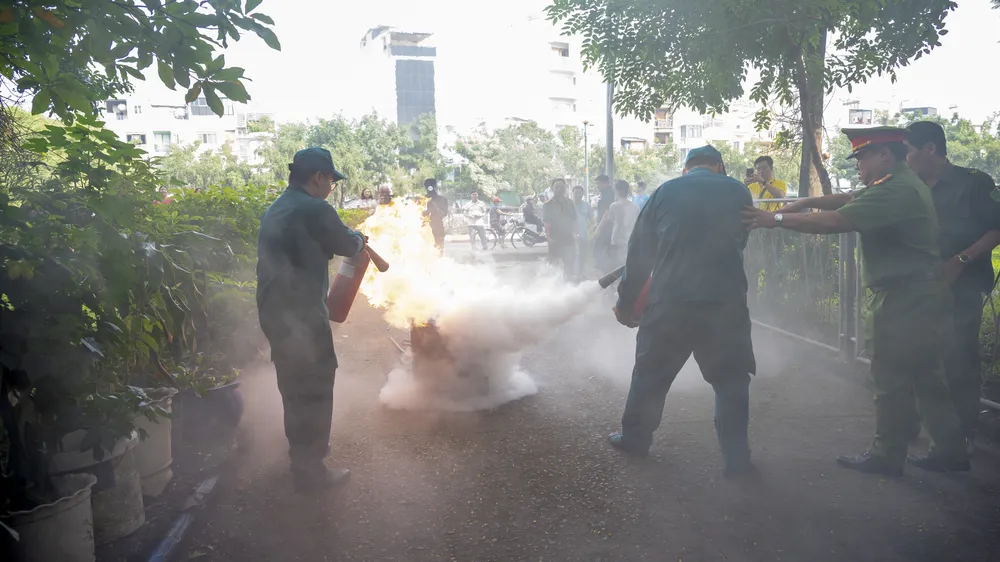 Lực lượng PCCC cơ sở thực hành phương án chữa cháy ban đầu.jpg