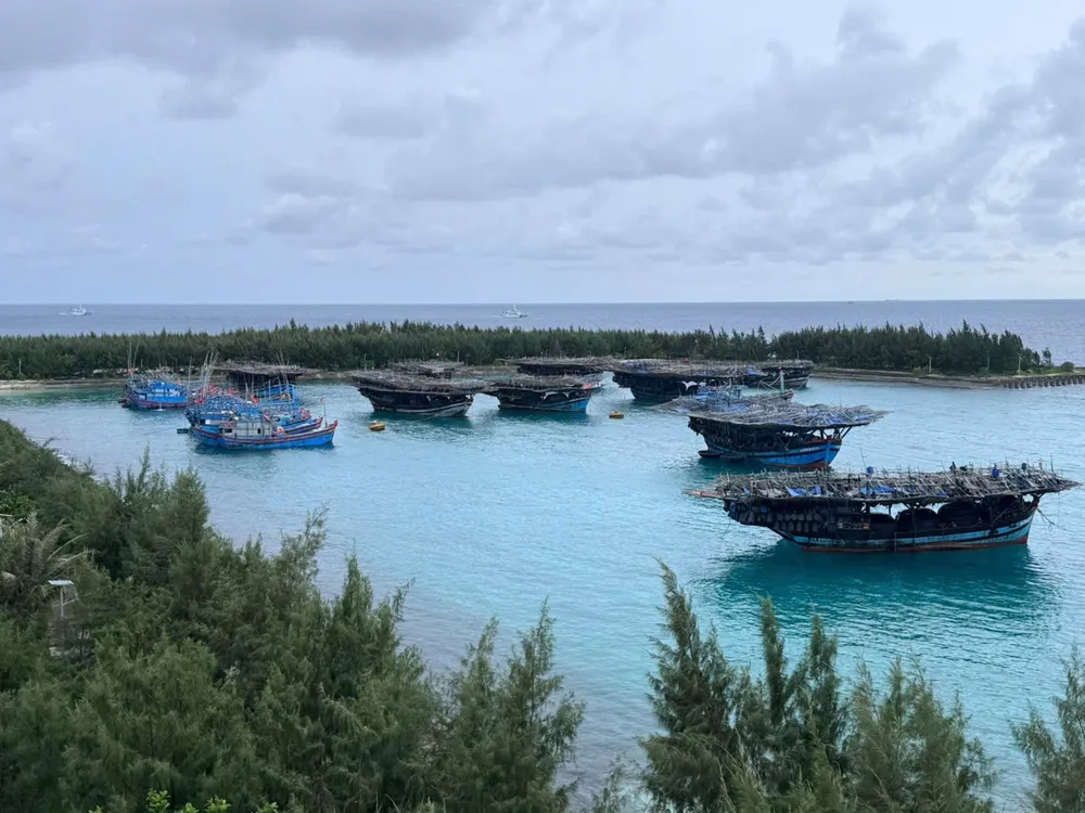 Bố trí sắp xếp bảo đảm an toàn cho tàu cá ngư dân vào tránh trú bão.jpg