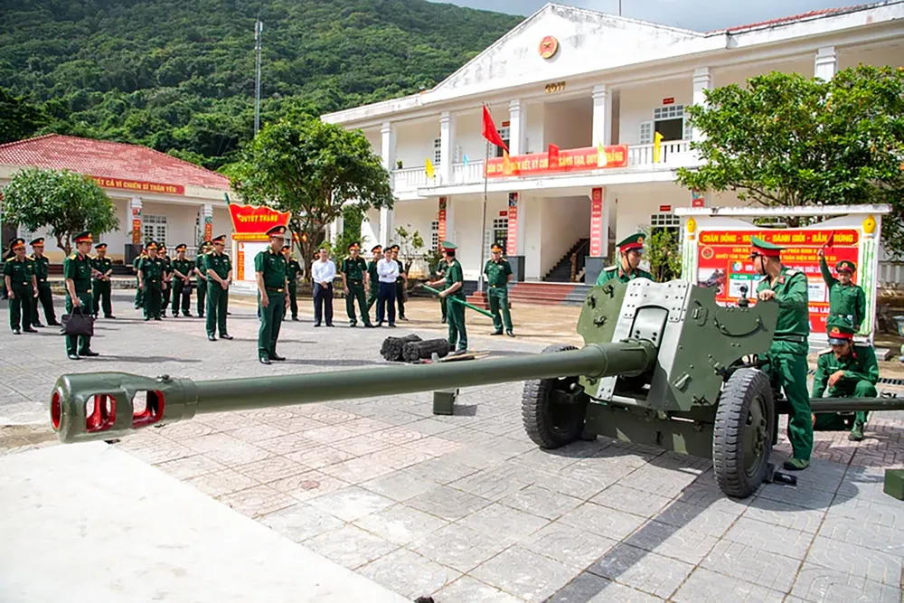 Đoàn công tác kiểm tra công tác sẵn sàng chiến đấu của Đại đội 8, Ban chỉ huy Phòng thủ khu vực 6 – Đặc khu Côn Đảo..jpg