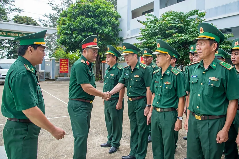 Thiếu tướng Lê Xuân Thế kiểm tra, nắm tình hình Đồn Biên phòng Côn Đảo, Ban chỉ huy Bộ đội Biên phòng TPHCM.jpg